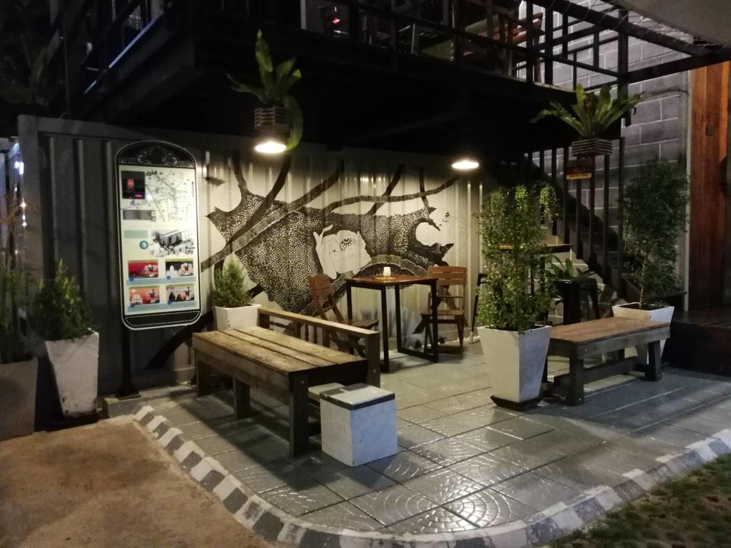 White Monkey Guesthouse Phetchaburi Exterior foto