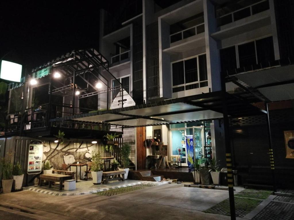 White Monkey Guesthouse Phetchaburi Exterior foto