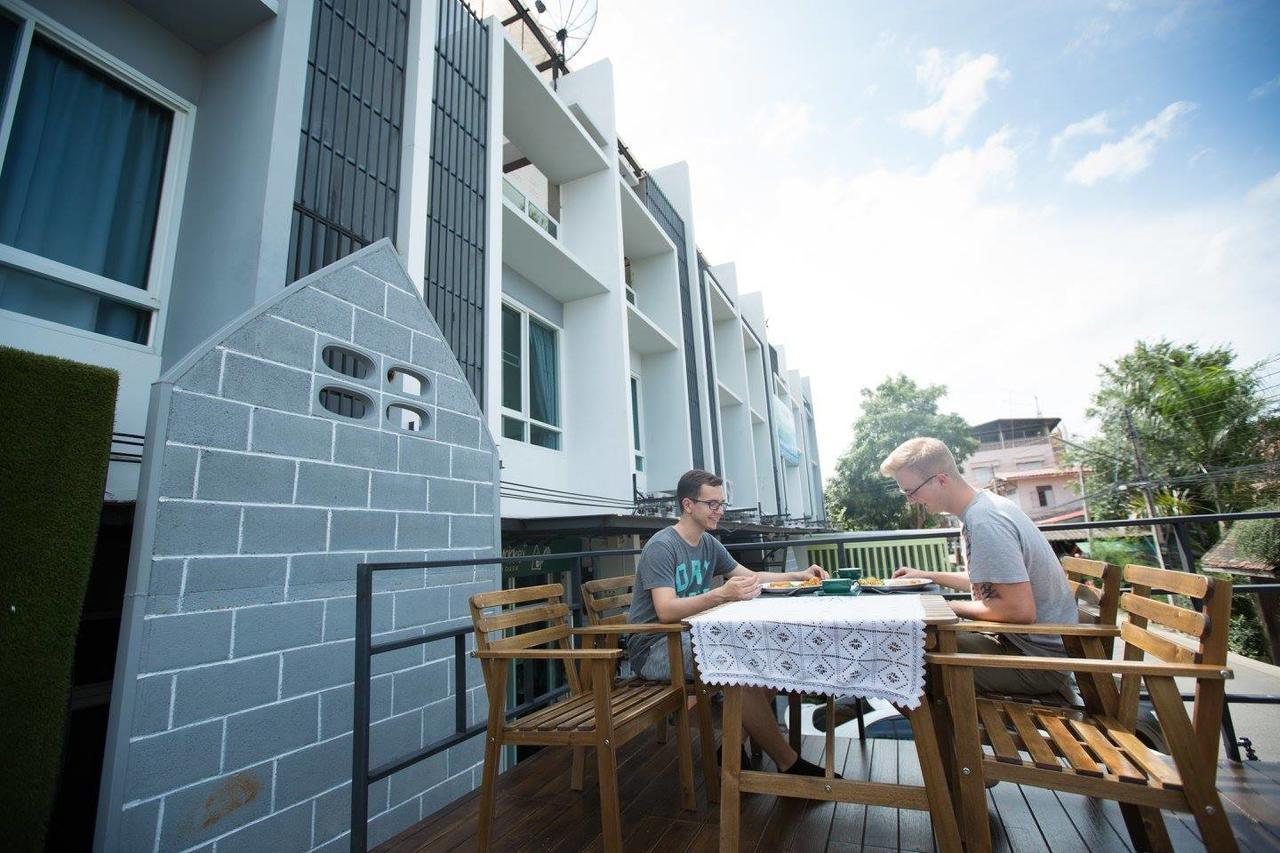 White Monkey Guesthouse Phetchaburi Exterior foto